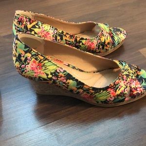 Floral Wedge size 9